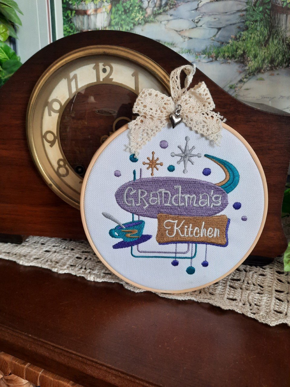 Lynn's Embroidery - Embroidery deco hoops - 2