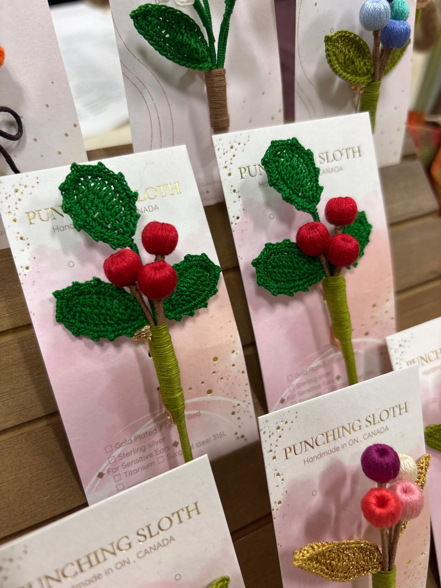 Punchingsloth-Microcrochet-C008(Brooch Holly ) - 1