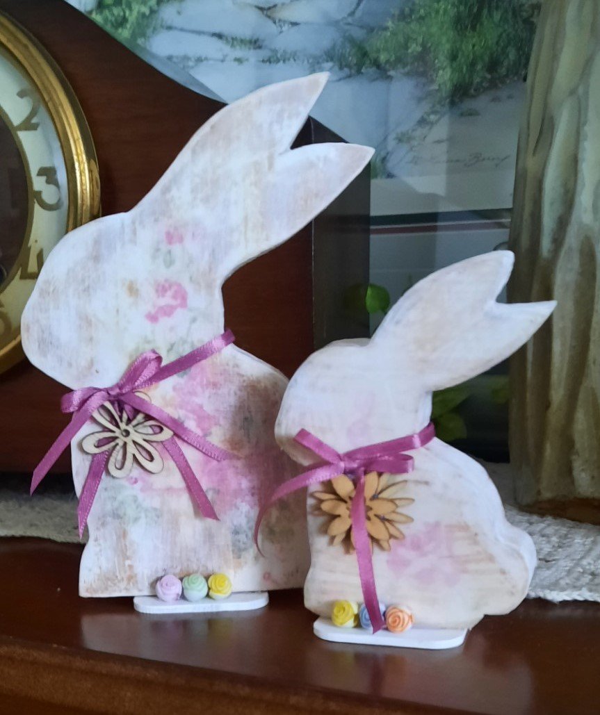 Lynn's Embroidery - Wooden Easter Bunnys - 1