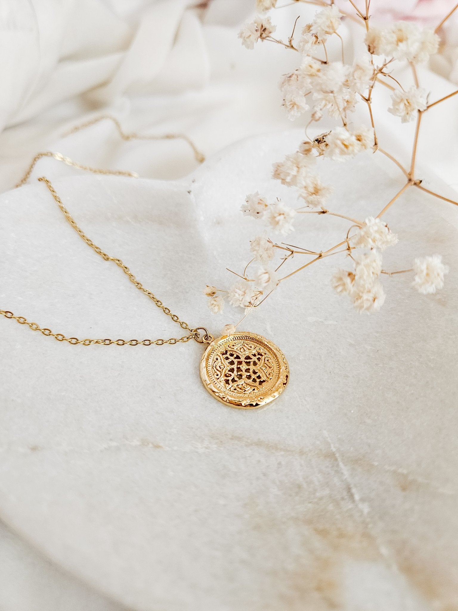 Rock Paper Pretty- Fiora necklace