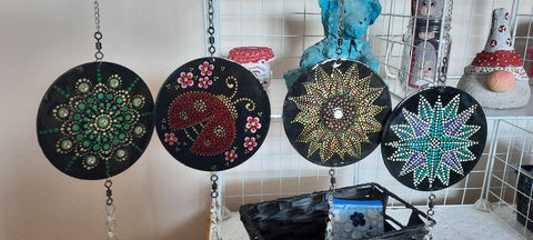 Lynn's Embroidery - Spinners - 1
